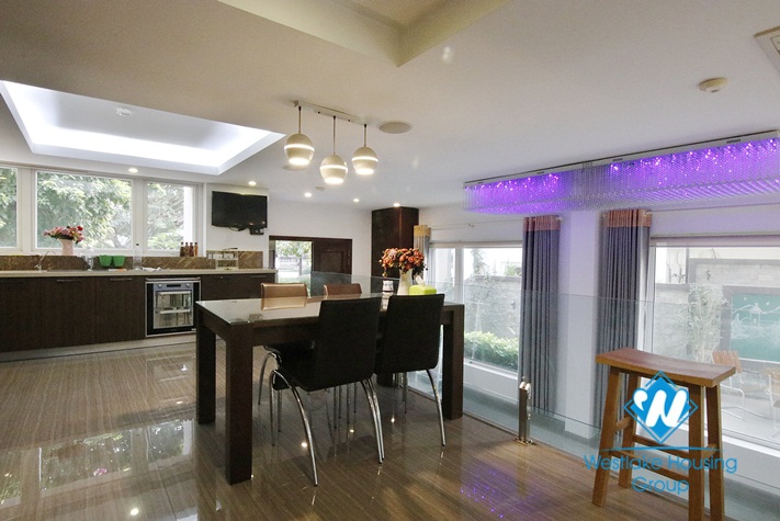 Fully furnished pool villa to rent in Vinhomes Riverside Hanoi